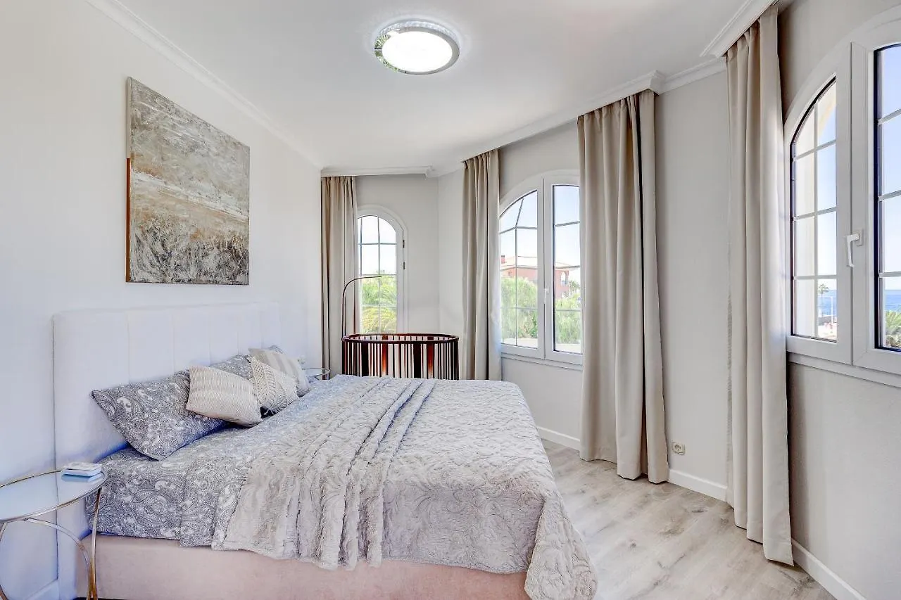 Luxury Villa El Duque Ocean View Адехе 0*,